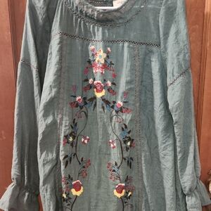 Floral Embroidered Tunic in Teal
